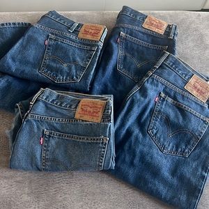Lot of 4 Levi jeans.